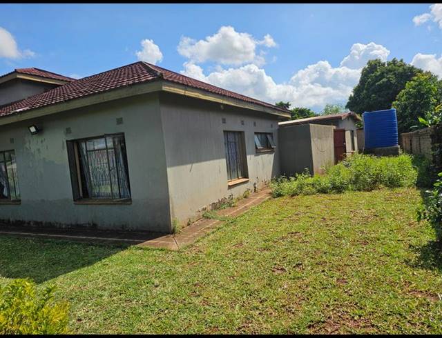 3 BEDROOM HOUSE FOR SALE IN SHAYANDIMA